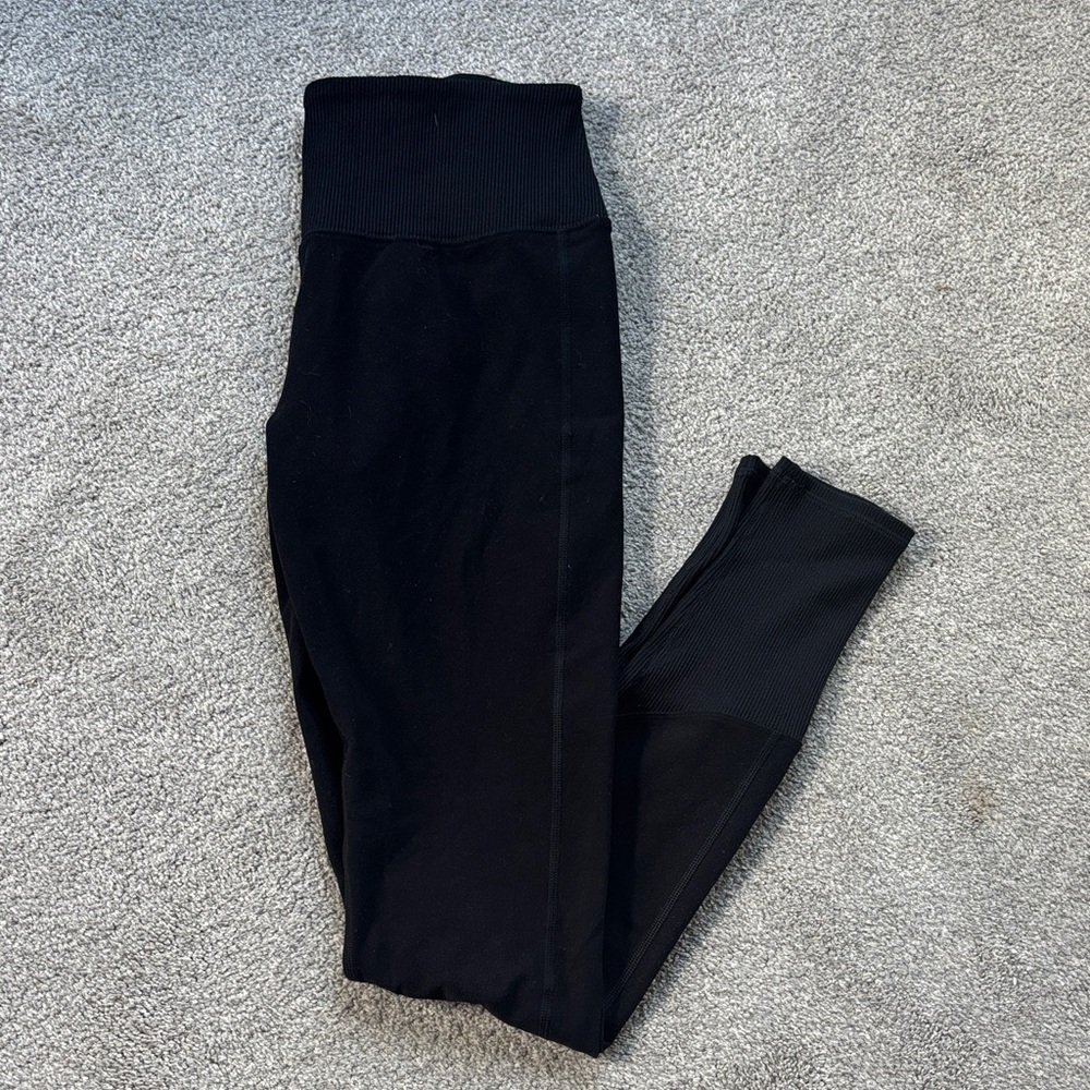 ALO Black High-Waisted Leggings size S